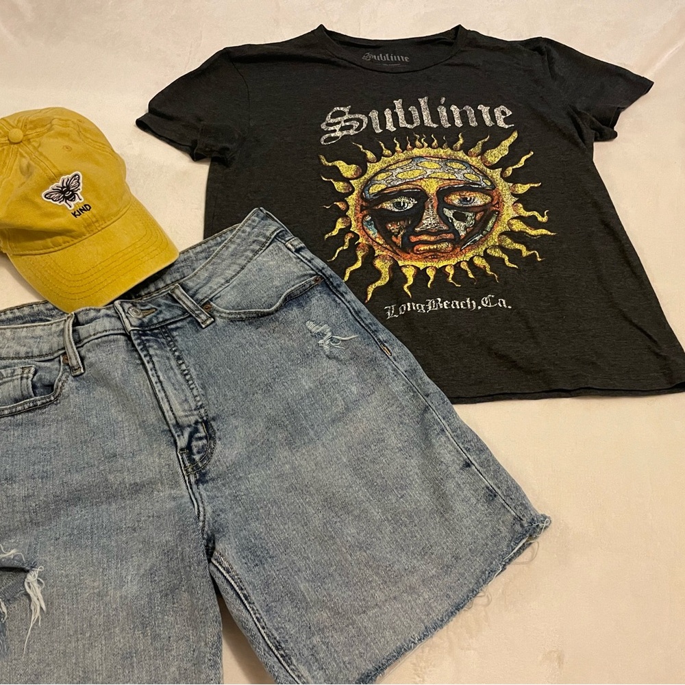 Women’s High Rise Denim Shorts - Picture 4 of 5